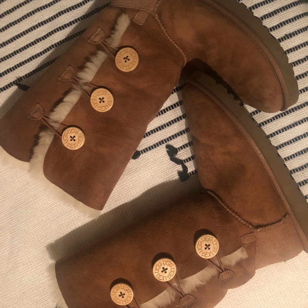 Bailey UGG Boots - Three Button